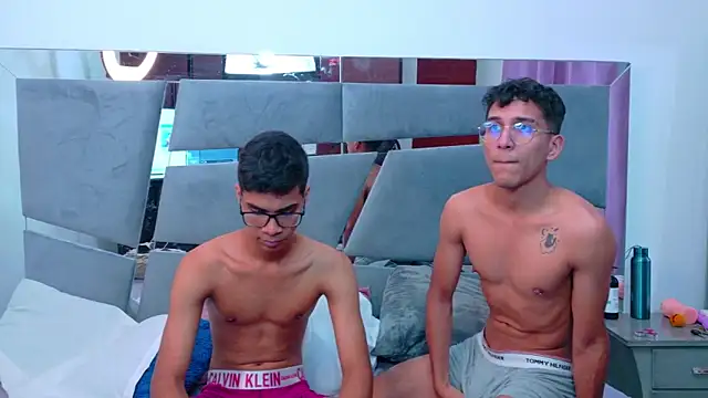 Snapshot of Desire4Duo chatting on October 18, 1:34 pm Desire4Duo online show from October 18, 1:34 pm