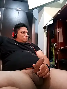 Snapshot of WIlGar1993 chatting on January 6, 2:10 pm WIlGar1993 online show from January 6, 2:10 pm