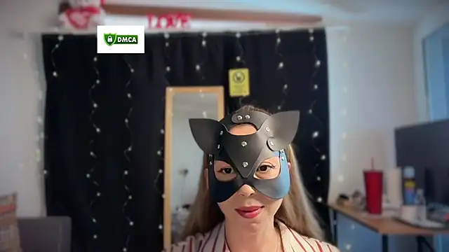 Nefertiti online show from June 11, 2:04 pm