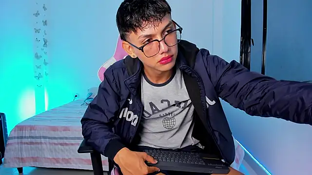 Axel Cody  online show from February 11, 11:15 am