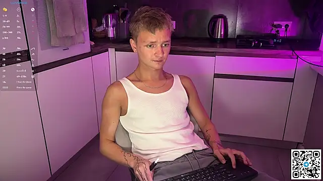 Snapshot of Logan_mett chatting on July 1, 10:20 pm Logan mett online show from July 1, 10:20 pm