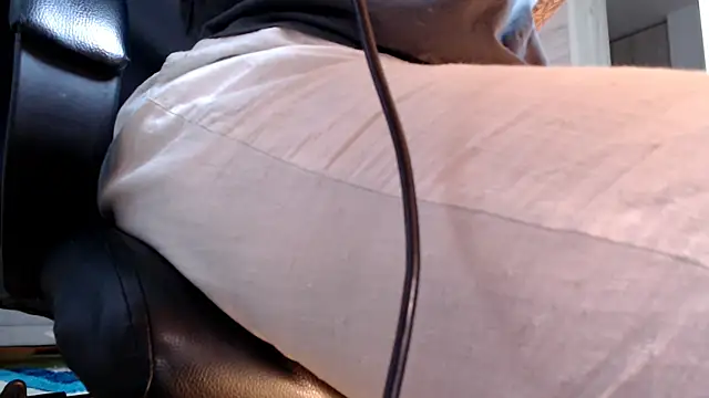 shanabellucy online show from April 14, 1:11 am