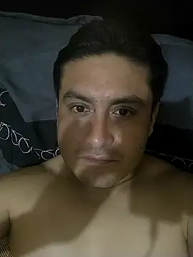 Snapshot of checheludo23 chatting on October 14, 5:30 am checheludo23 online show from October 14, 5:30 am