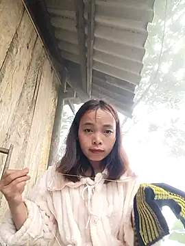 Snapshot of Nguyet2k4 chatting on December 15, 1:21 am Nguyet2k4 online show from December 15, 1:21 am