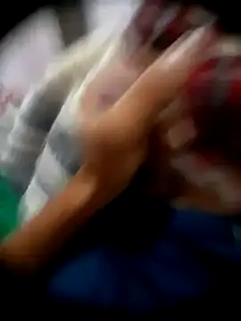 Snapshot of MilledDozens chatting on April 7, 2:23 am MilledDozens online show from April 7, 2:23 am