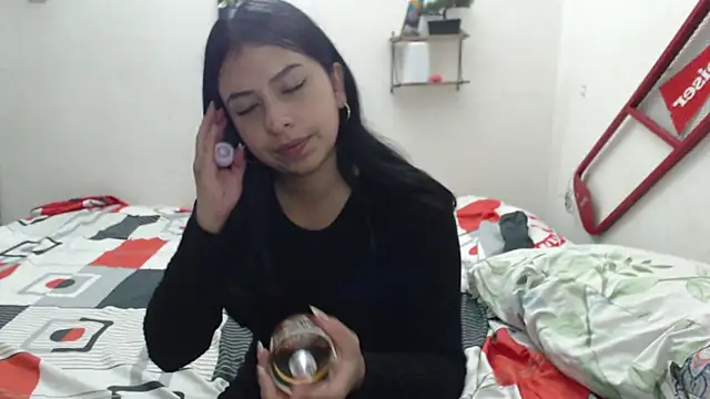 Lya Hall  online show from February 13, 11:45 pm