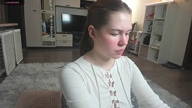 Snapshot of HeatherNextDoor chatting on November 2, 3:09 am HeatherNextDoor online show from November 2, 3:09 am