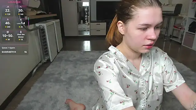 Snapshot of HeatherNextDoor chatting on November 7, 3:17 am HeatherNextDoor online show from November 7, 3:17 am