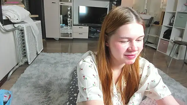 Snapshot of HeatherNextDoor chatting on November 8, 3:07 am HeatherNextDoor online show from November 8, 3:07 am