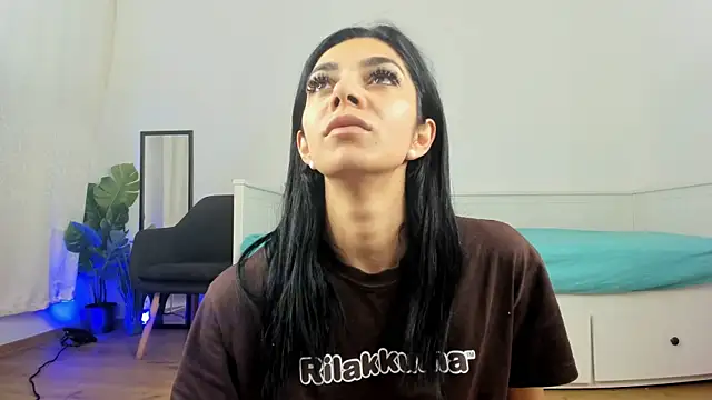 ReneeVoss online show from April 2, 3:04 am