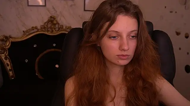 Snapshot of CuteeFoxy chatting on June 3, 1:14 pm CuteeFoxy online show from June 3, 1:14 pm