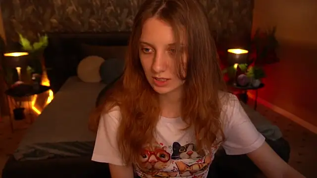 Snapshot of CuteeFoxy chatting on June 23, 1:31 pm CuteeFoxy online show from June 23, 1:31 pm