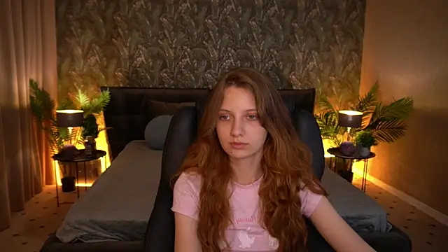 Snapshot of CuteeFoxy chatting on June 26, 1:15 pm CuteeFoxy online show from June 26, 1:15 pm