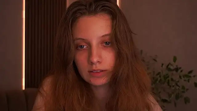 Snapshot of CuteeFoxy chatting on July 7, 1:04 pm CuteeFoxy online show from July 7, 1:04 pm