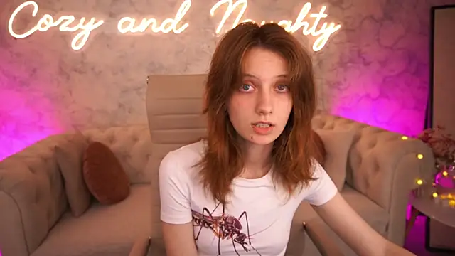 Snapshot of CuteeFoxy chatting on August 1, 12:37 pm CuteeFoxy online show from August 1, 12:37 pm