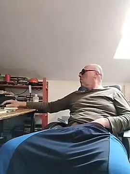 nicolaspgarnier online show from April 4, 2:25 pm