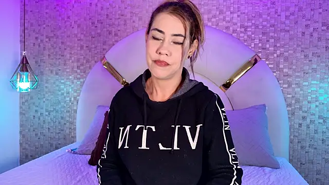 emmy rose25 online show from March 22, 11:57 am