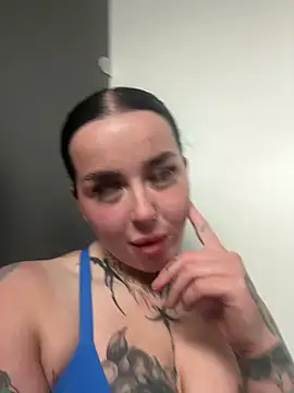Snapshot of lucycoxxoxo chatting on May 15, 11:01 pm lucycoxxoxo online show from May 15, 11:01 pm