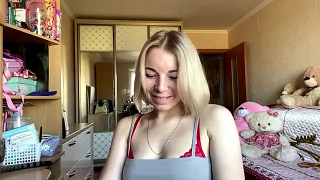 Snapshot of HoppedArea chatting on October 25, 7:16 am HoppedArea online show from October 25, 7:16 am