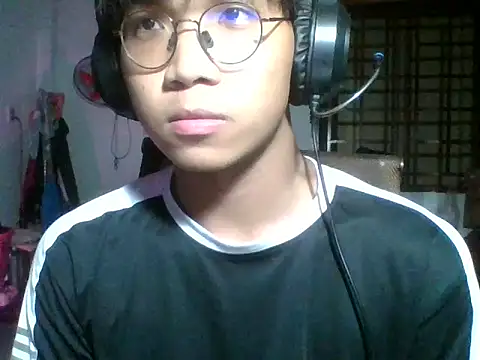 kave2033 online show from October 25, 4:02 pm