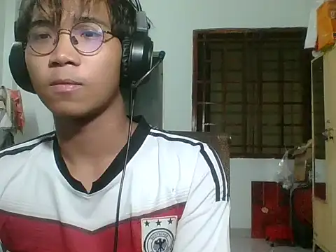 kave2033 online show from October 31, 3:35 pm