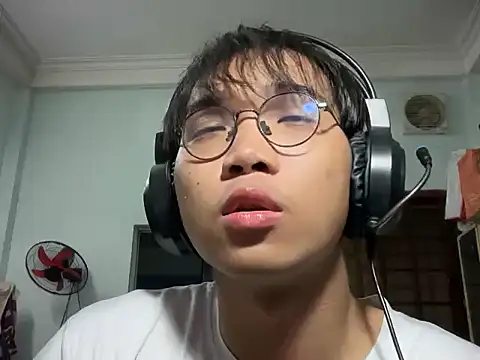 kave2033 online show from November 27, 2:52 pm