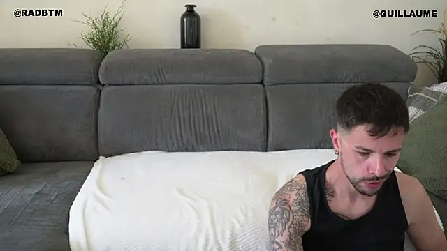 monsieurguitsxxx online show from May 1, 1:05 pm