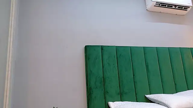 Snapshot of NaughtyHally_ chatting on June 25, 12:20 pm NaughtyHally online show from June 25, 12:20 pm