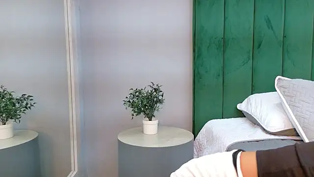 Snapshot of NaughtyHally_ chatting on June 27, 12:22 pm NaughtyHally online show from June 27, 12:22 pm