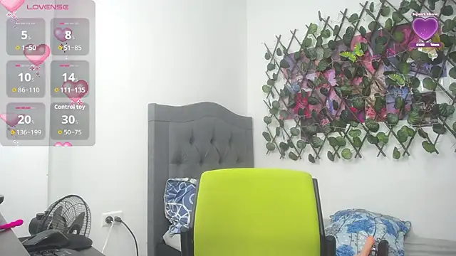 Snapshot of issa_bella18 chatting on October 18, 3:09 am issa bella18 online show from October 18, 3:09 am