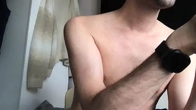 Snapshot of Liamscloudsyy chatting on November 8, 12:05 pm Liamscloudsyy online show from November 8, 12:05 pm