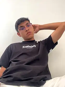 Snapshot of Muchachito18 chatting on October 15, 3:56 pm Muchachito18 online show from October 15, 3:56 pm