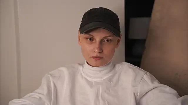 Snapshot of EstherKoltz chatting on October 17, 11:02 am EstherKoltz online show from October 17, 11:02 am