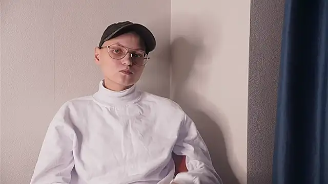 Snapshot of EstherKoltz chatting on October 24, 10:33 am EstherKoltz online show from October 24, 10:33 am