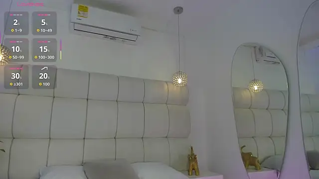 Snapshot of Emili__Jackson chatting on November 30, 3:43 am Emili Jackson online show from November 30, 3:43 am