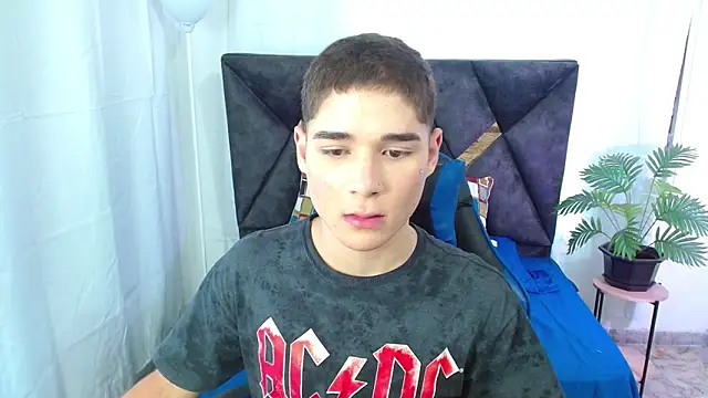 Snapshot of Mattass18 chatting on October 16, 3:35 pm Mattass18 online show from October 16, 3:35 pm