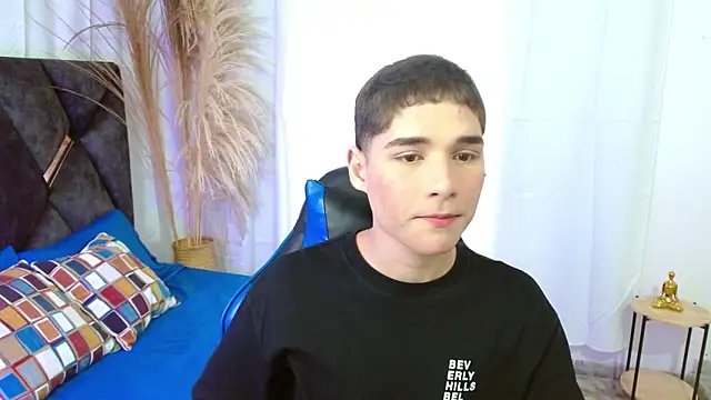 Snapshot of Mattass18 chatting on November 5, 1:55 pm Mattass18 online show from November 5, 1:55 pm