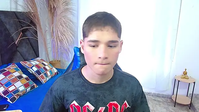 Snapshot of Mattass18 chatting on November 29, 1:25 pm Mattass18 online show from November 29, 1:25 pm