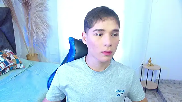 Snapshot of Mattass18 chatting on December 17, 1:39 pm Mattass18 online show from December 17, 1:39 pm