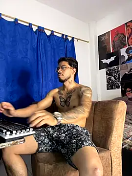 Snapshot of Kylian_Alessandro chatting on October 20, 6:14 am Kylian Alessandro online show from October 20, 6:14 am