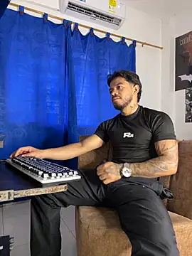 Snapshot of Kylian_Alessandro chatting on October 25, 6:13 pm Kylian Alessandro online show from October 25, 6:13 pm