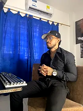 Snapshot of Kylian_Alessandro chatting on October 27, 3:27 pm Kylian Alessandro online show from October 27, 3:27 pm