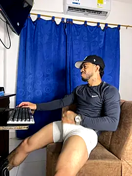 Snapshot of Kylian_Alessandro chatting on November 2, 6:27 am Kylian Alessandro online show from November 2, 6:27 am