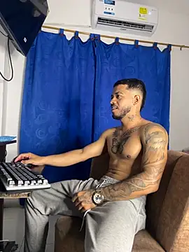 Snapshot of Kylian_Alessandro chatting on November 9, 8:51 pm Kylian Alessandro online show from November 9, 8:51 pm