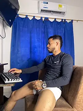 Snapshot of Kylian_Alessandro chatting on November 12, 6:30 pm Kylian Alessandro online show from November 12, 6:30 pm