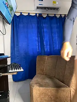 Snapshot of Kylian_Alessandro chatting on November 20, 1:44 pm Kylian Alessandro online show from November 20, 1:44 pm