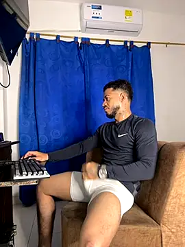 Snapshot of Kylian_Alessandro chatting on November 26, 11:33 am Kylian Alessandro online show from November 26, 11:33 am