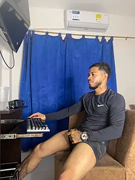 Snapshot of Kylian_Alessandro chatting on December 1, 12:32 pm Kylian Alessandro online show from December 1, 12:32 pm