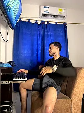 Snapshot of Kylian_Alessandro chatting on December 4, 3:10 pm Kylian Alessandro online show from December 4, 3:10 pm