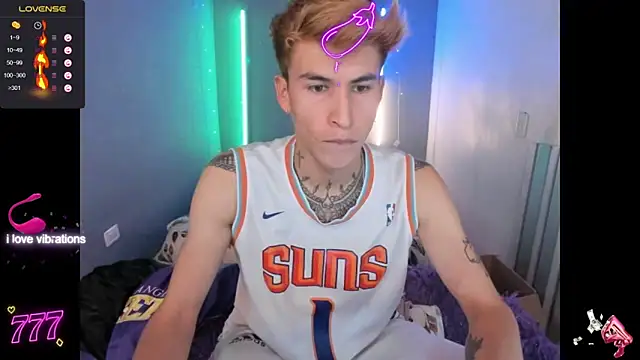 Snapshot of Latin_boysxxxx chatting on March 27, 1:22 am Latin boysxxxx online show from March 27, 1:22 am